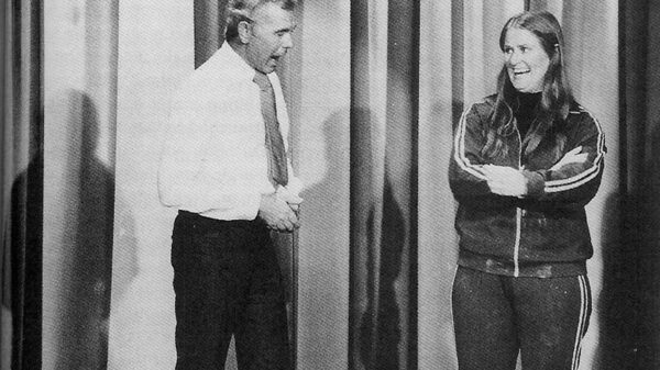 Black-and-white photo of Jan Todd laughing as Johnny Carson talks